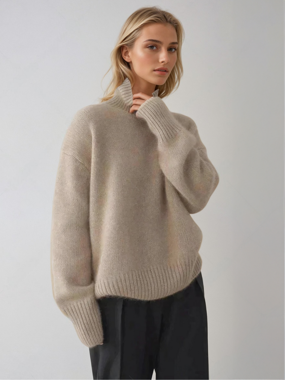 NOVA OVERSIZED KNITTED TURTLENECK SWEATER