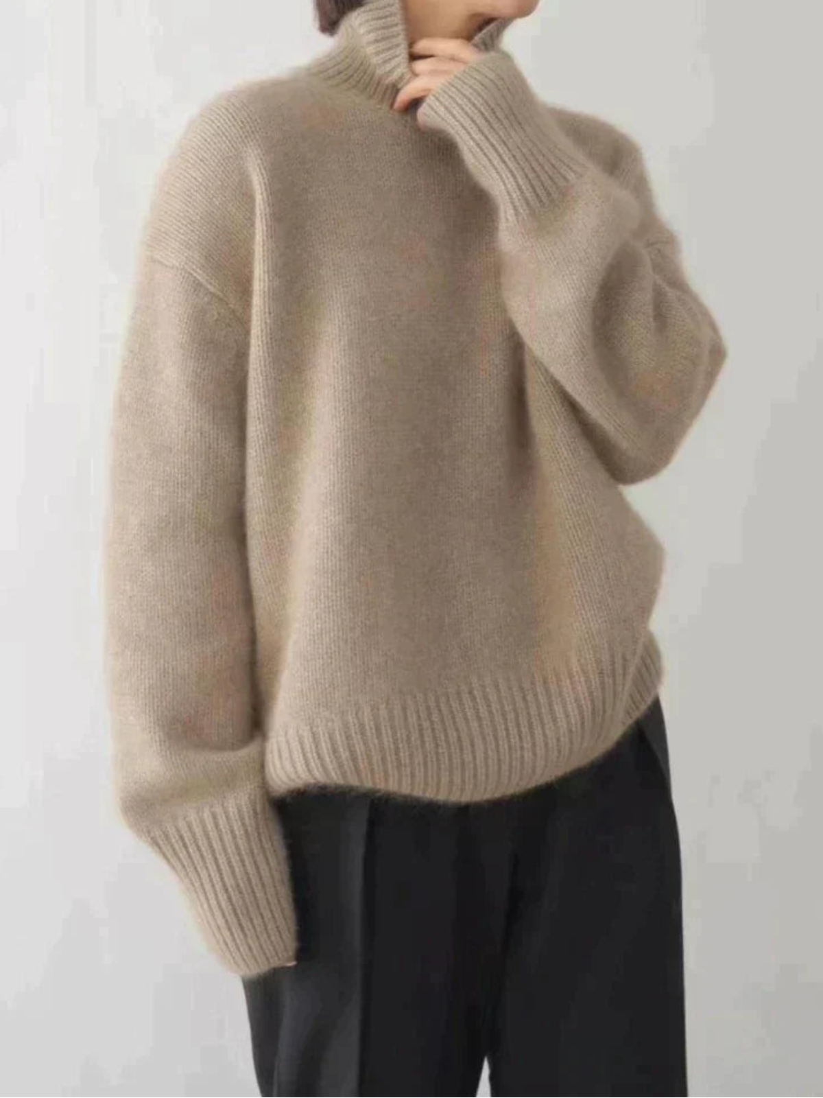 NOVA OVERSIZED KNITTED TURTLENECK SWEATER