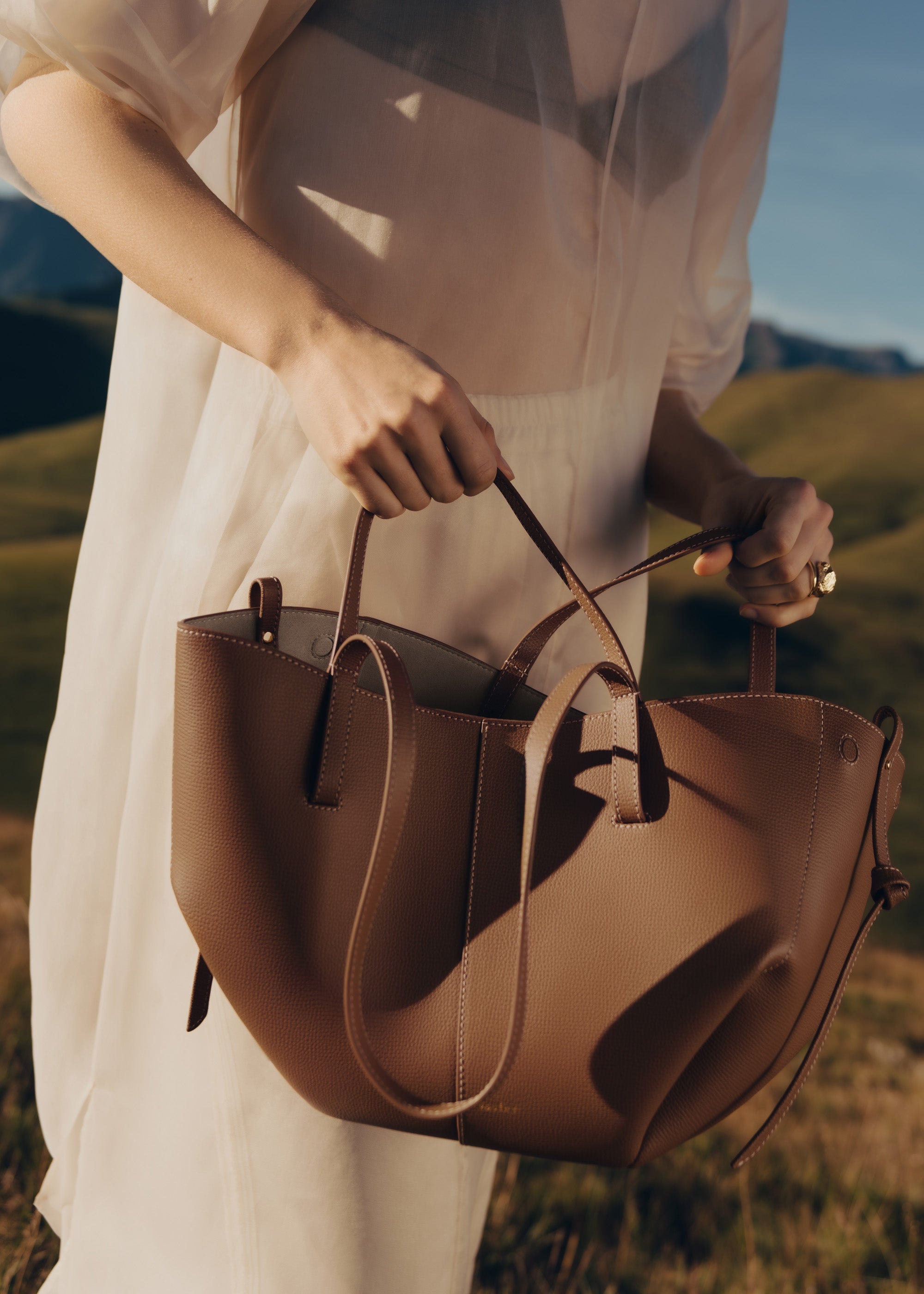 PARINA TOTE BAG