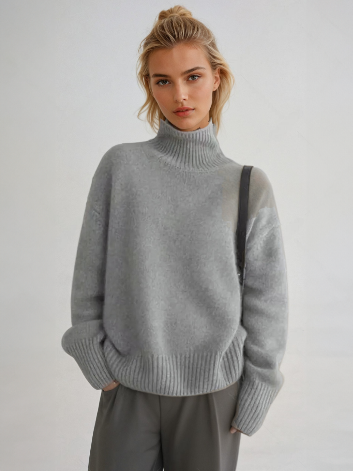 NOVA OVERSIZED KNITTED TURTLENECK SWEATER