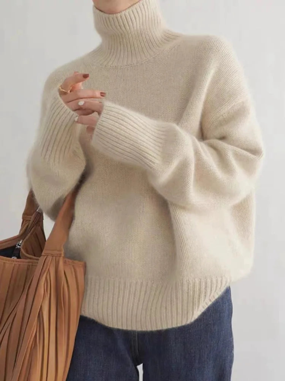 NOVA OVERSIZED KNITTED TURTLENECK SWEATER