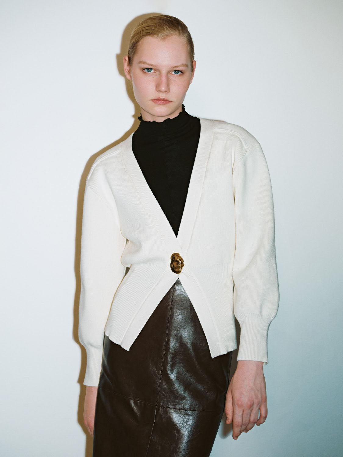 EDEN V-NECK KNITTED CARDIGAN