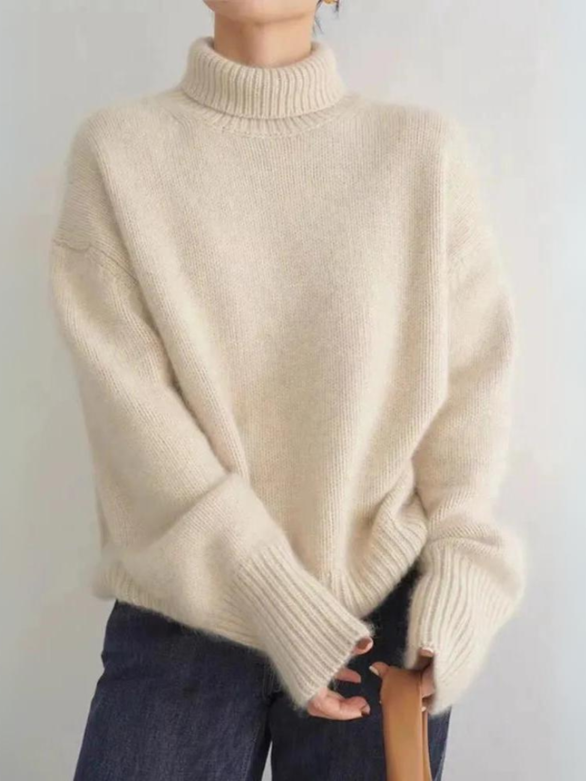 NOVA OVERSIZED KNITTED TURTLENECK SWEATER